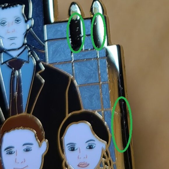 Addams Family Enamel Pin - Morticia Gomez Anjelica Huston Raul Julia Gomez 90s - Picture 4 of 4